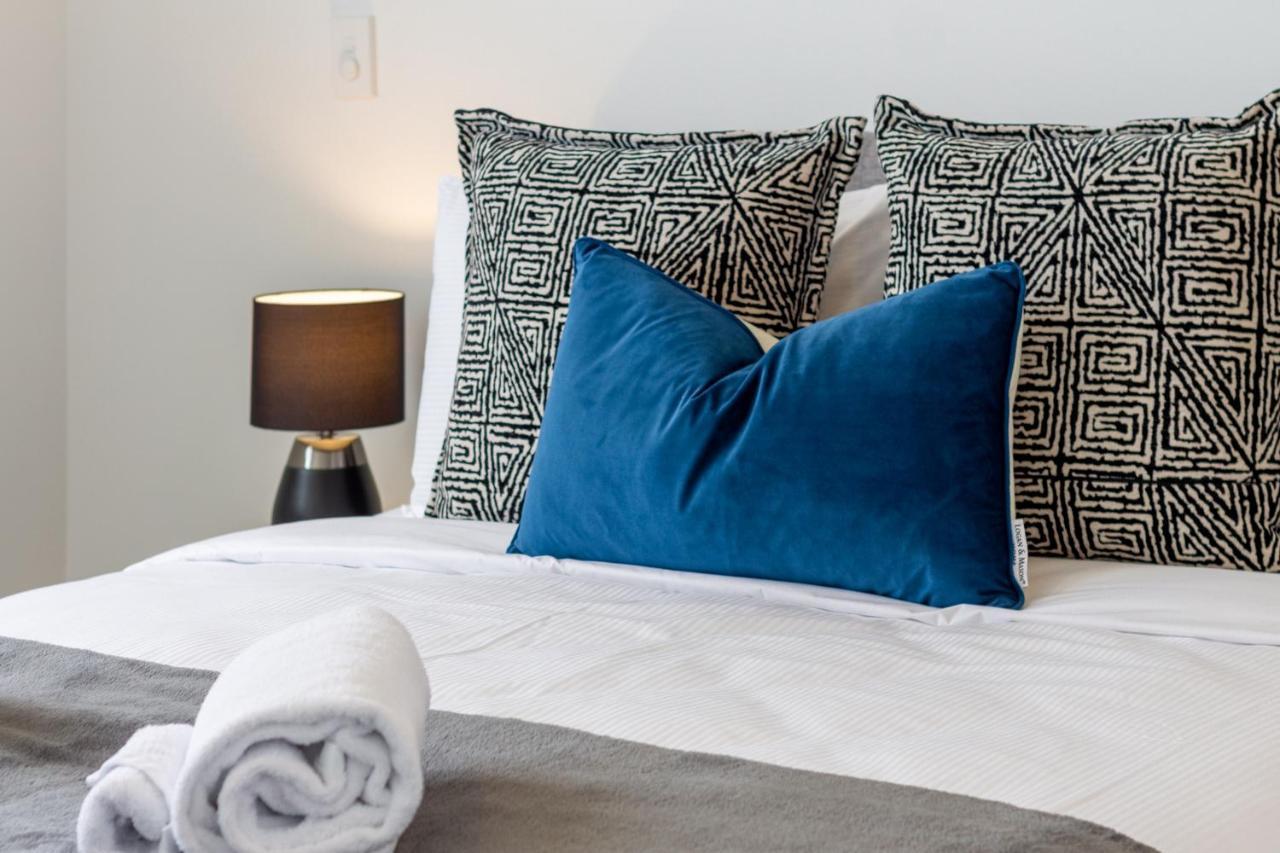 Upper Riccarton Dream - 2 Bed 2 Bath W/Carpark Appartement Christchurch Buitenkant foto