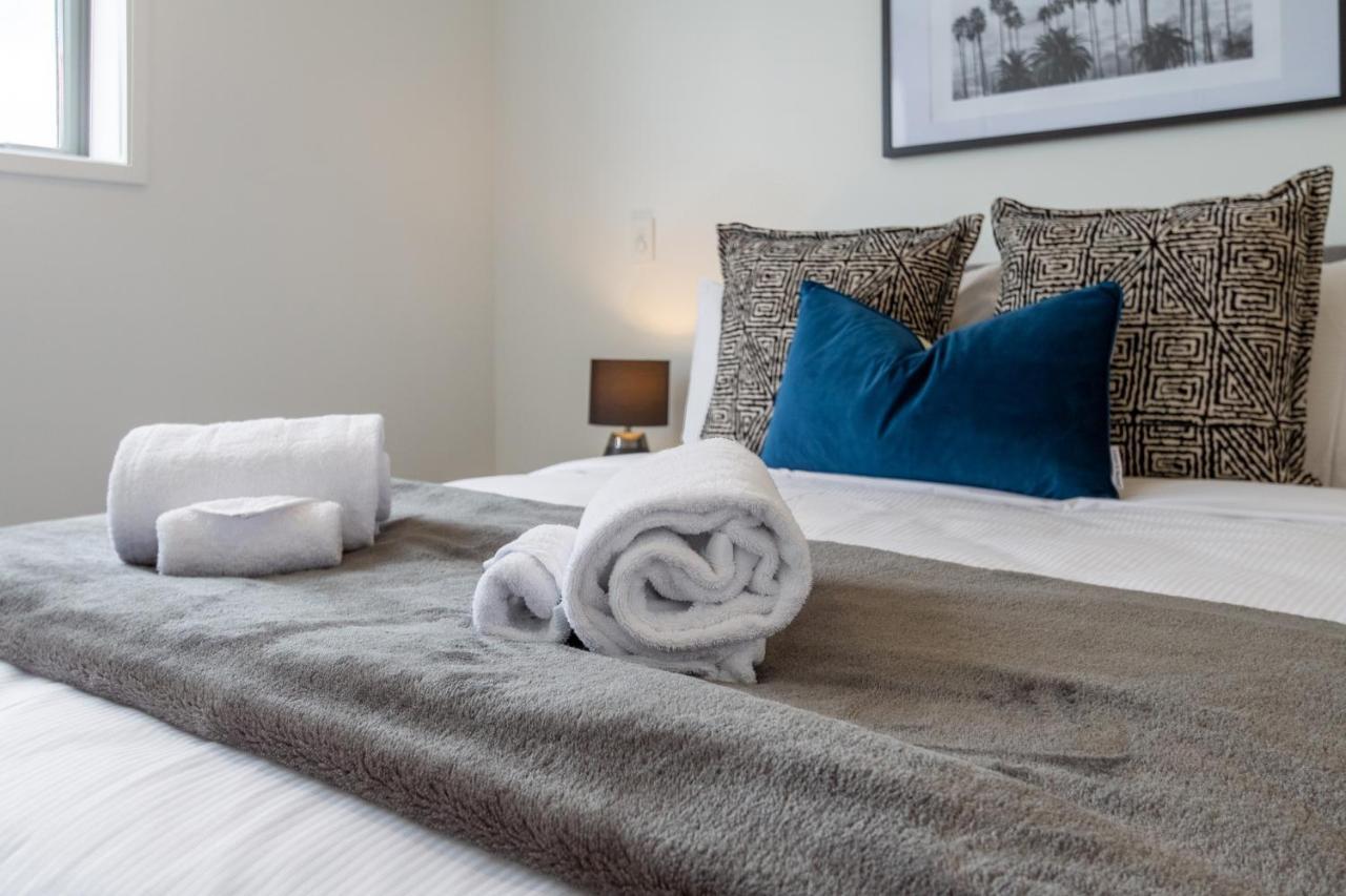 Upper Riccarton Dream - 2 Bed 2 Bath W/Carpark Appartement Christchurch Buitenkant foto