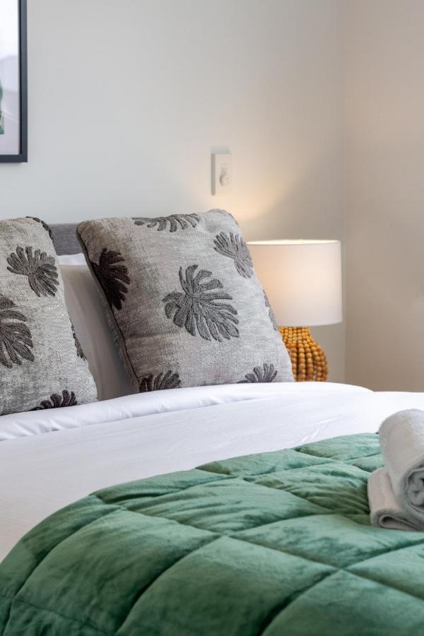 Upper Riccarton Dream - 2 Bed 2 Bath W/Carpark Appartement Christchurch Buitenkant foto