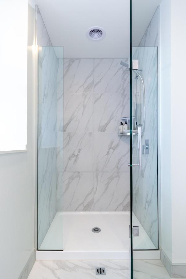Upper Riccarton Dream - 2 Bed 2 Bath W/Carpark Appartement Christchurch Buitenkant foto
