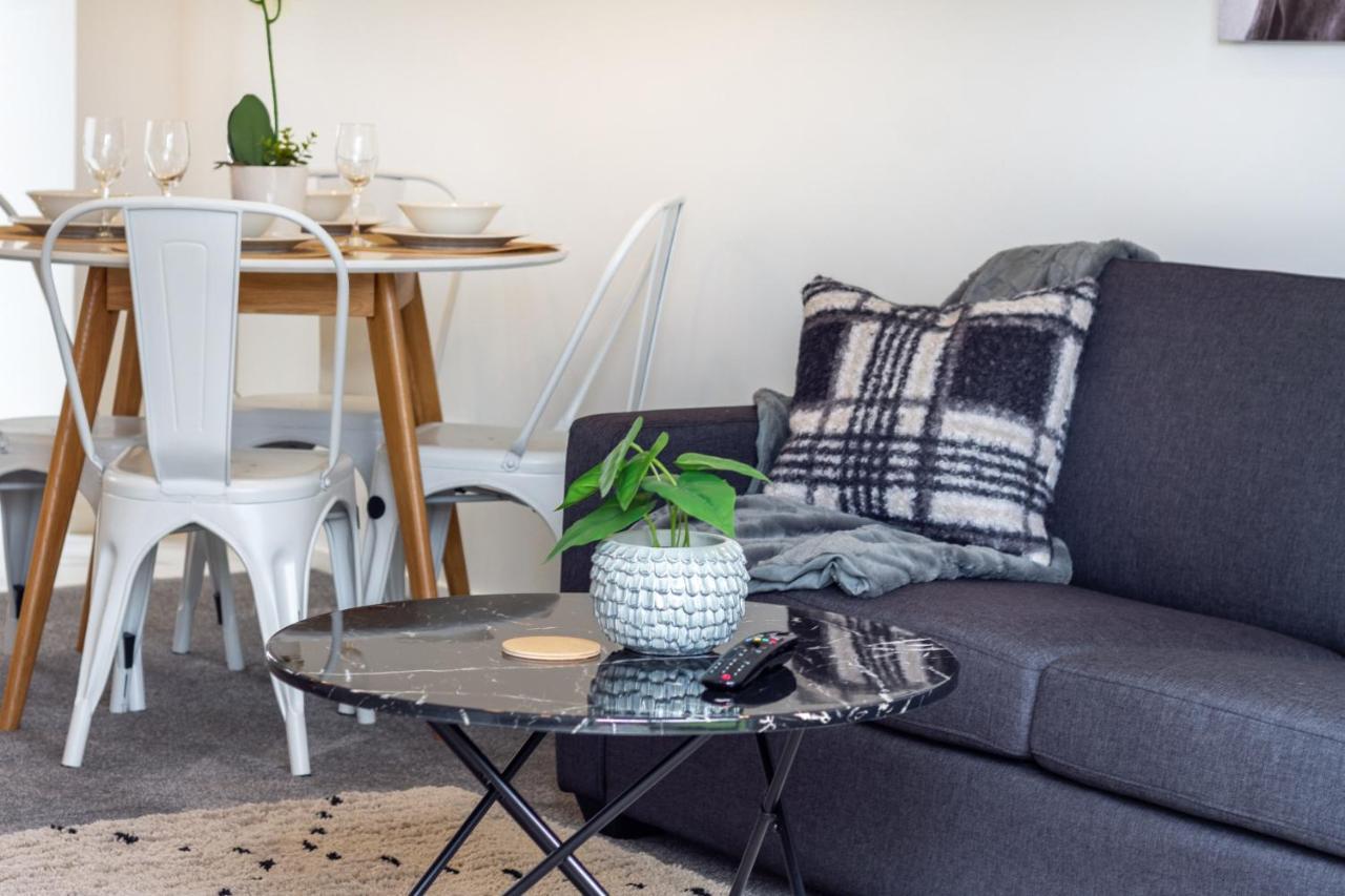 Upper Riccarton Dream - 2 Bed 2 Bath W/Carpark Appartement Christchurch Buitenkant foto
