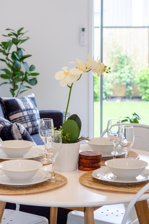Upper Riccarton Dream - 2 Bed 2 Bath W/Carpark Appartement Christchurch Buitenkant foto