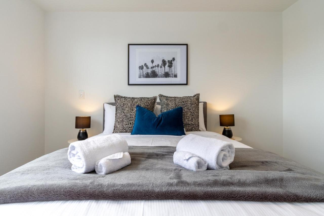 Upper Riccarton Dream - 2 Bed 2 Bath W/Carpark Appartement Christchurch Buitenkant foto