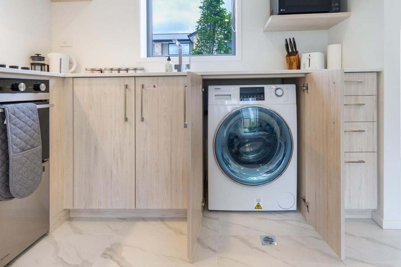 Upper Riccarton Dream - 2 Bed 2 Bath W/Carpark Appartement Christchurch Buitenkant foto