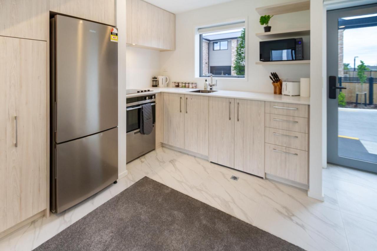 Upper Riccarton Dream - 2 Bed 2 Bath W/Carpark Appartement Christchurch Buitenkant foto